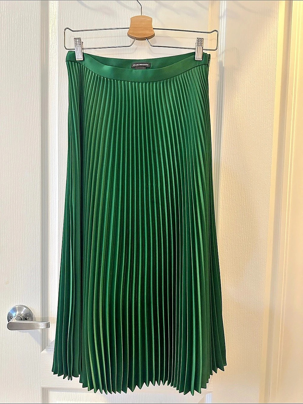 Club Monaco Annina Pleated Satin Skirt Green Size 4- Like New